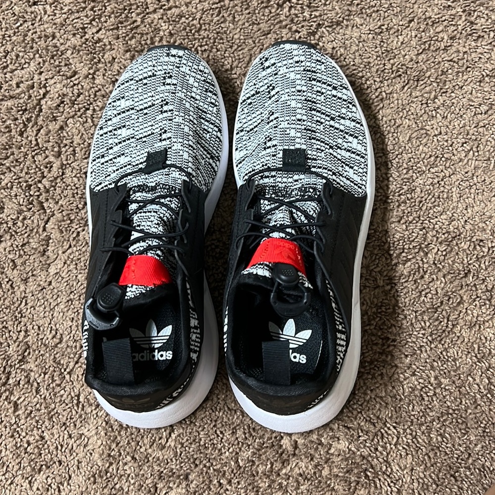 Adidas tennis shoes, unisex
